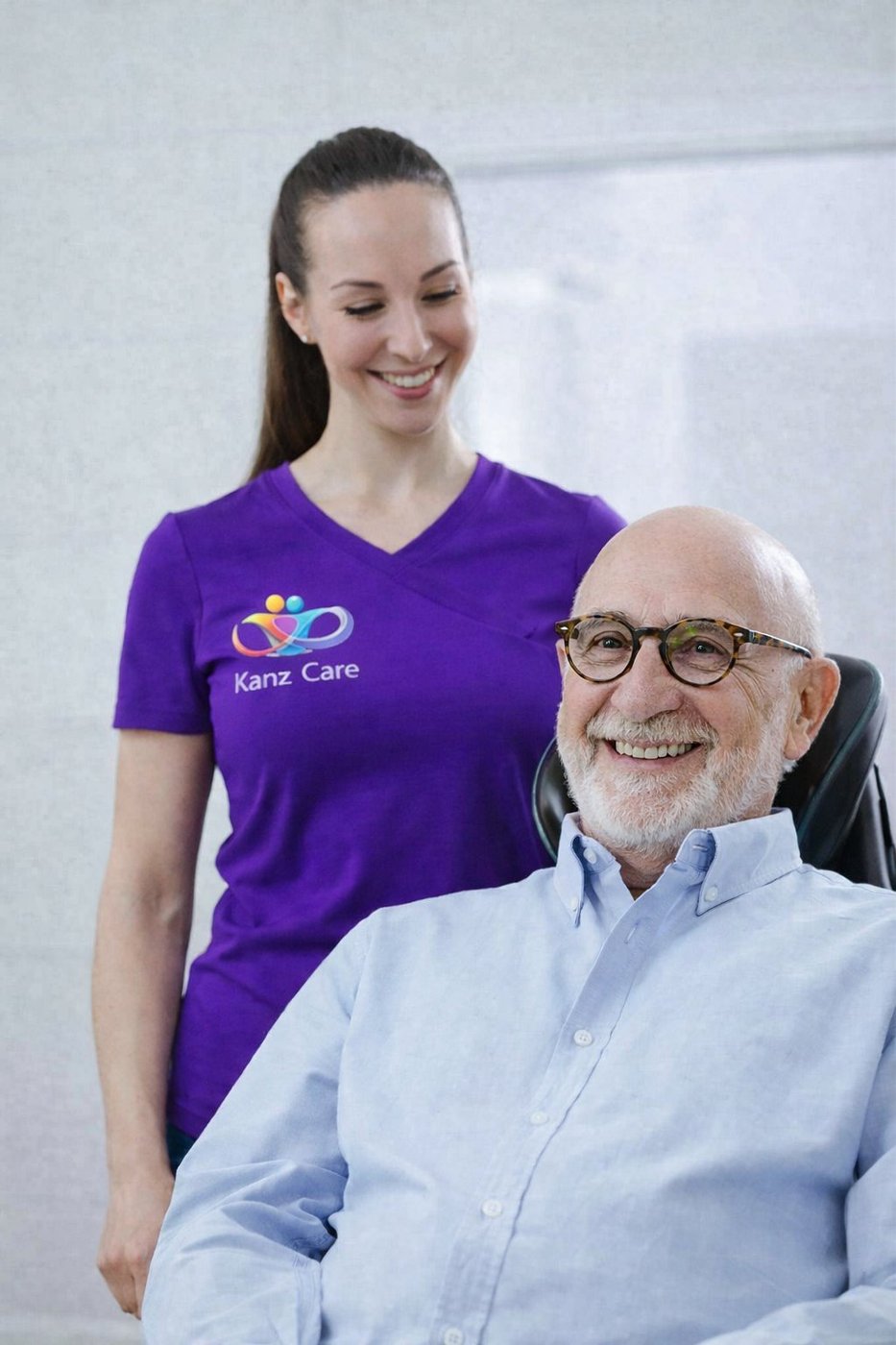 A Kanz Care nurse smiling alongside an older participant